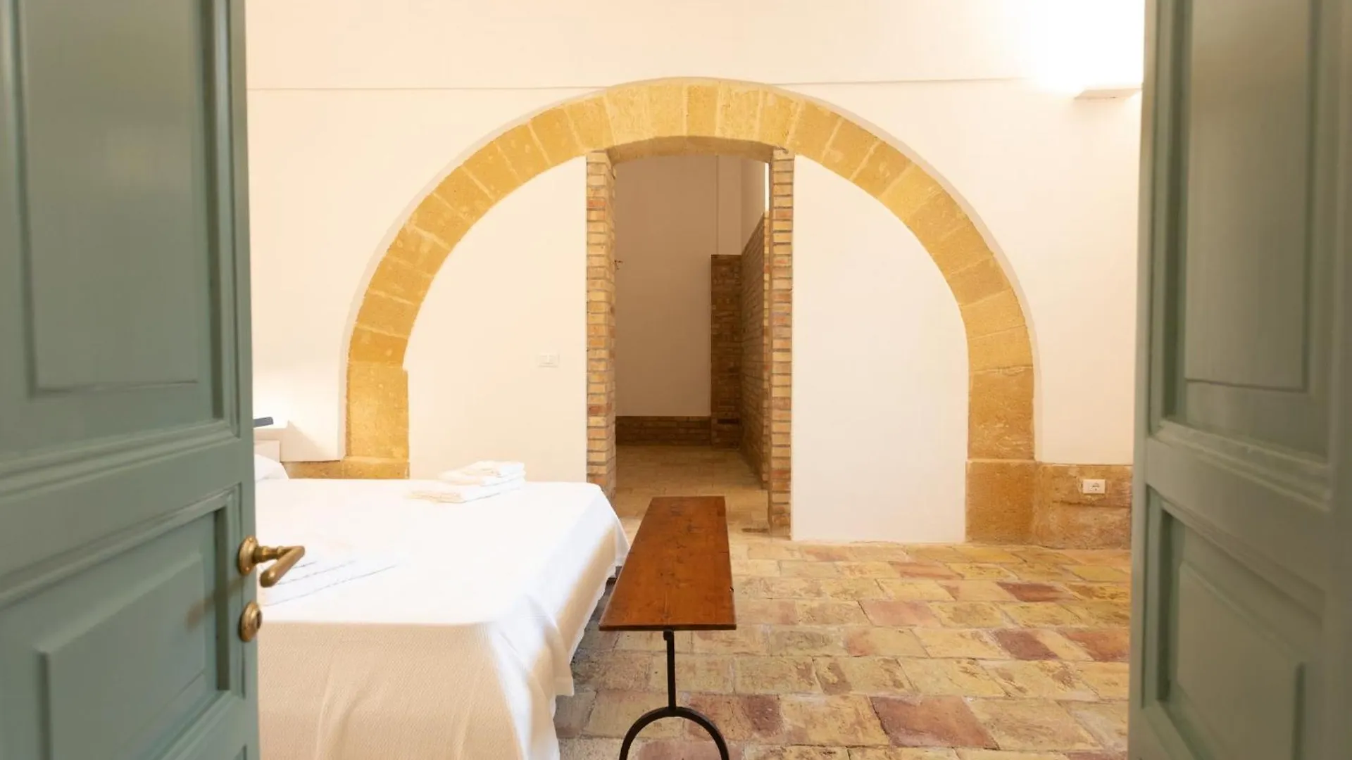 Ancient Arches - Charming House In Marsala Apartment 0*,